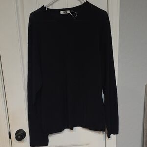 Uniqlo Black Crewneck Lightweight Knit Sweater
